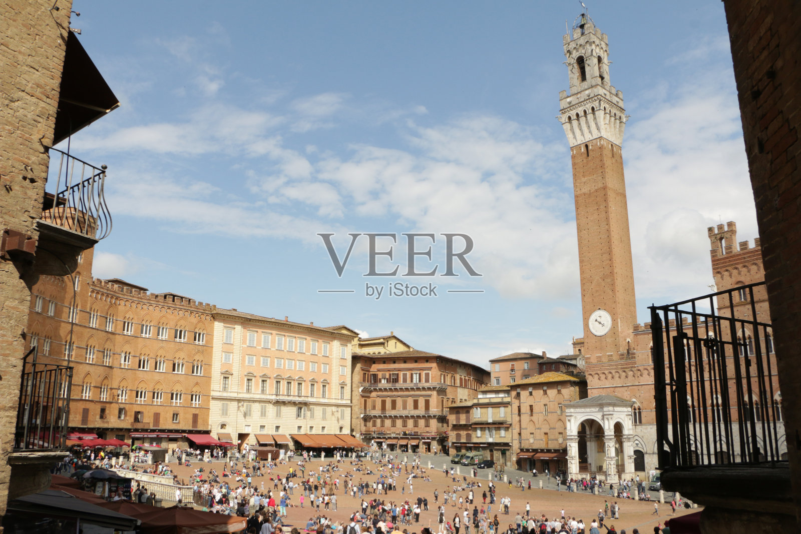 历史广场上的生活照片摄影图片