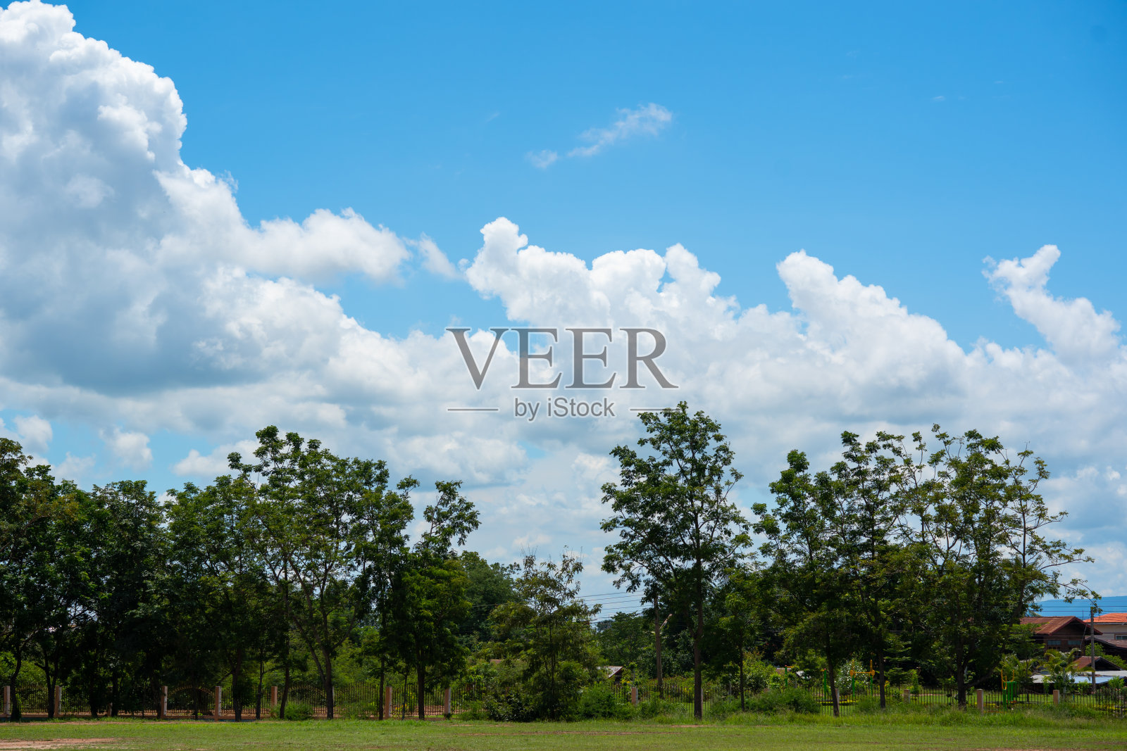 白天蓝天白云照片摄影图片