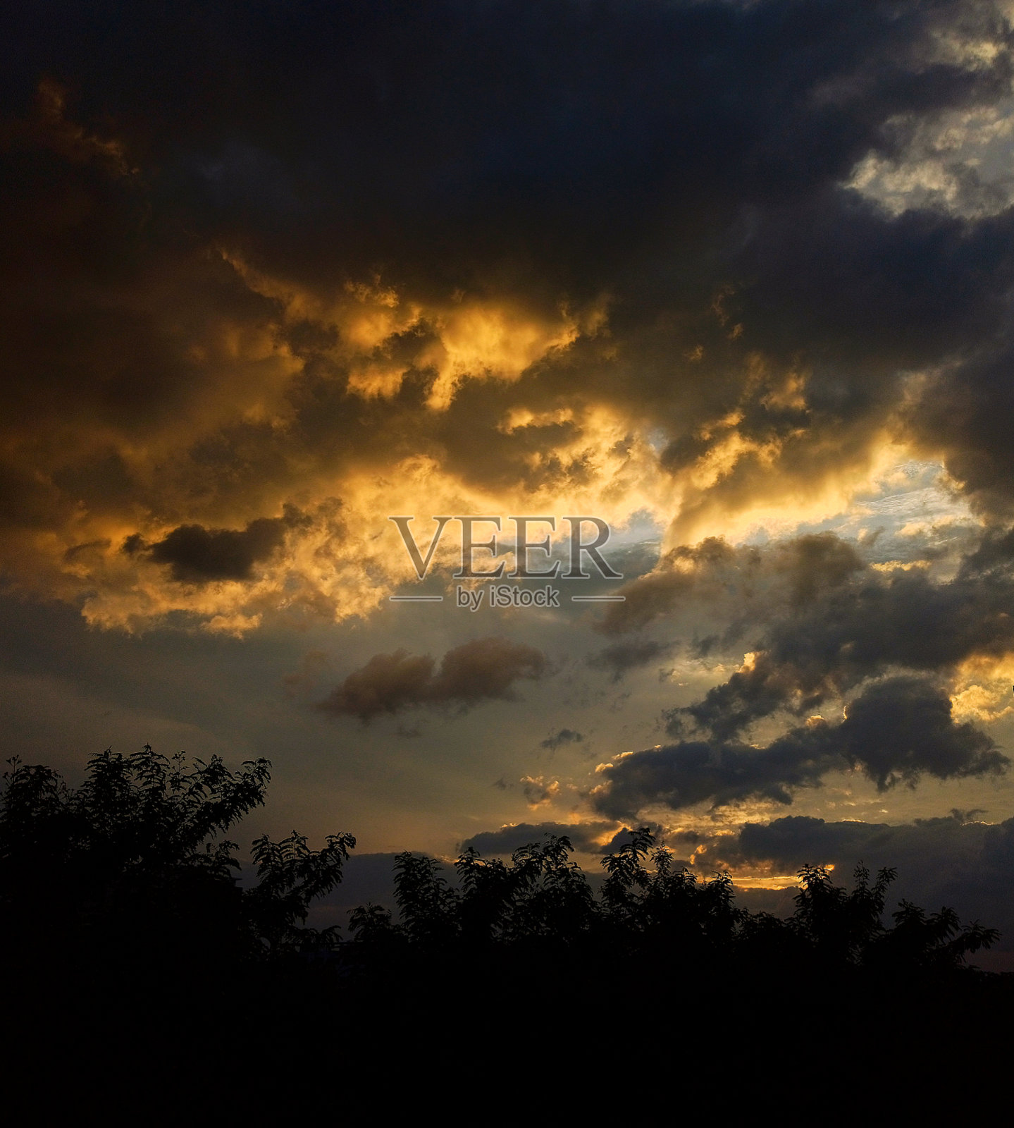 多云的日落照片摄影图片
