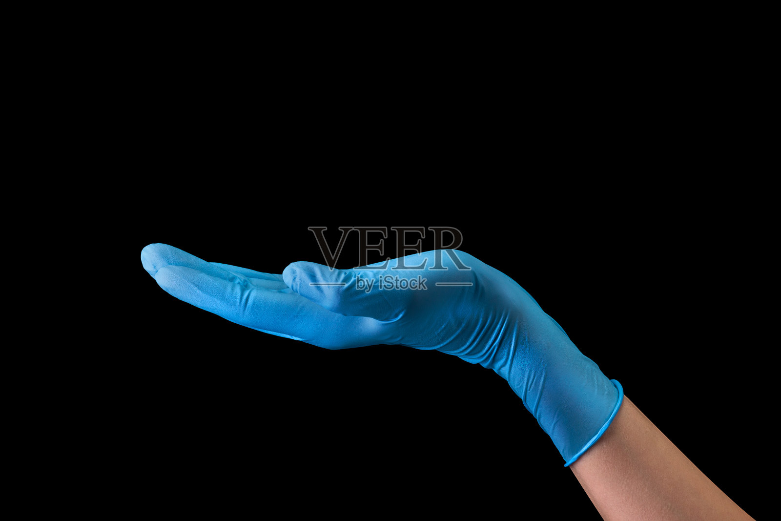 医生的手在无菌医疗手套显示有孤立的黑色照片摄影图片