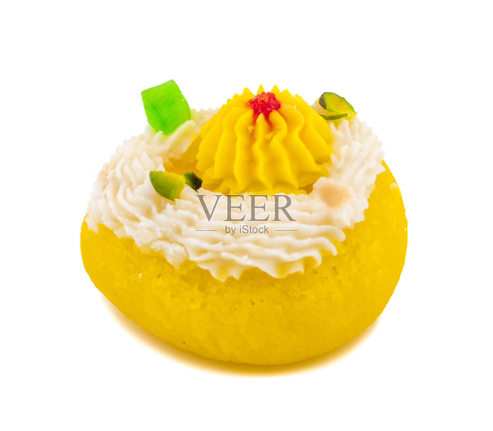 白色背景下的印度传统孟加拉甜食照片摄影图片