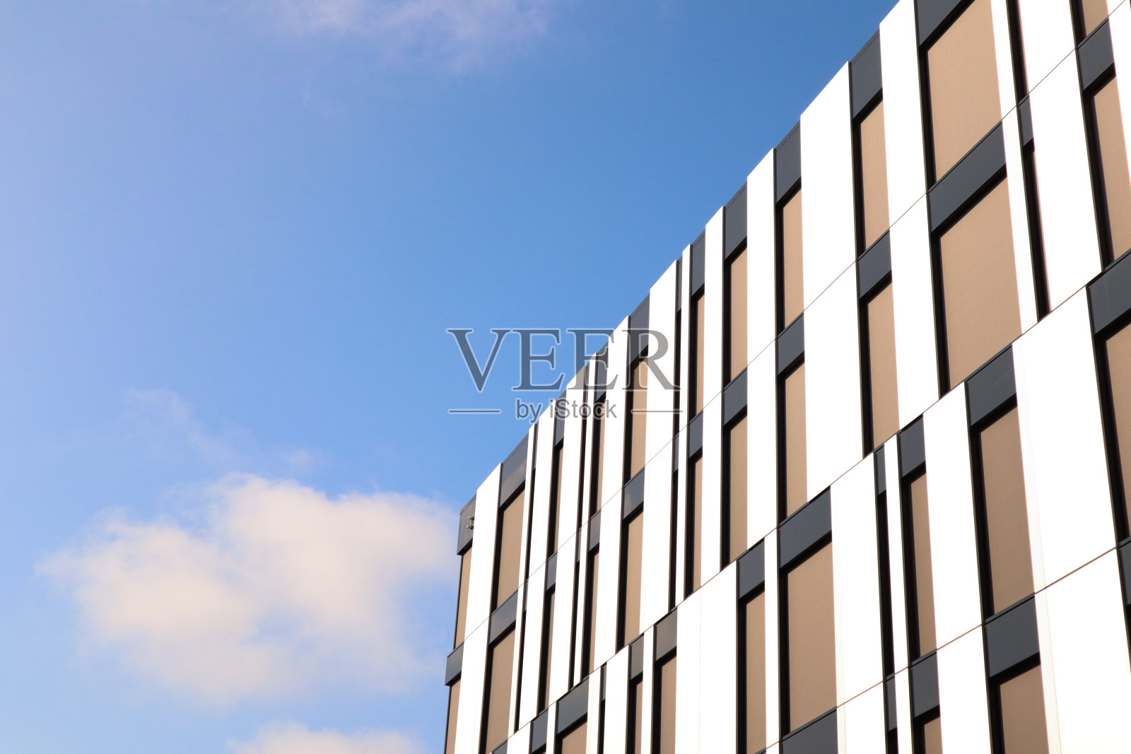 蓝天和现代化的房子照片摄影图片