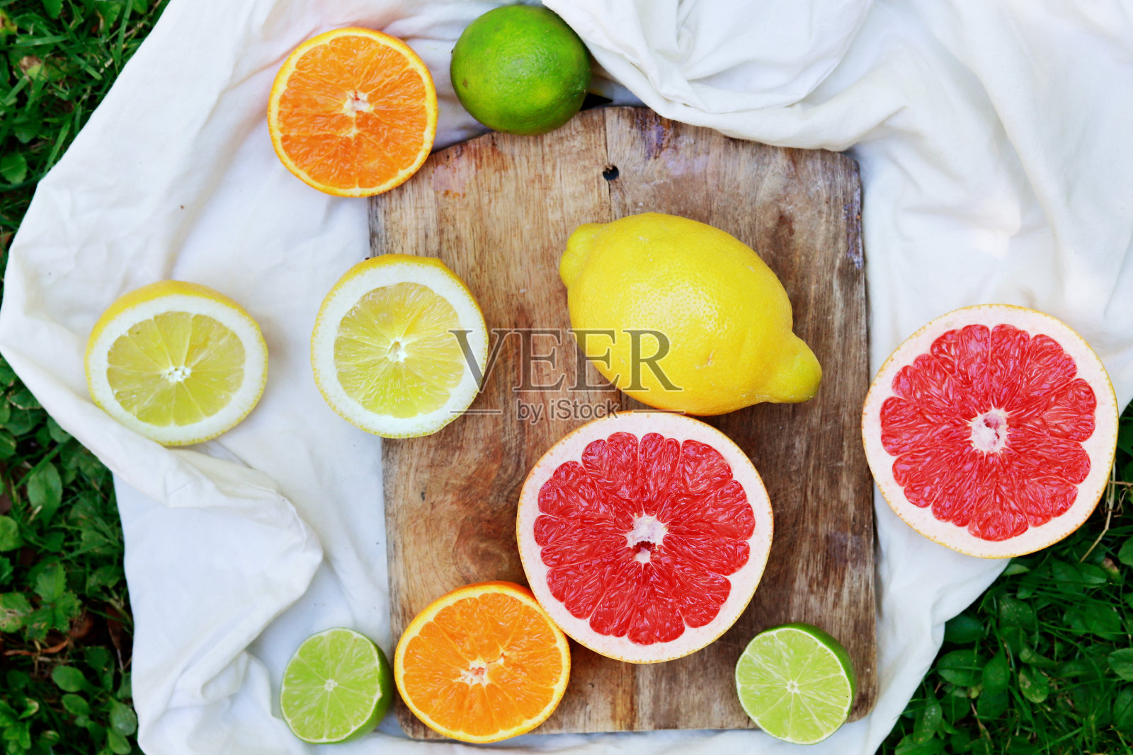 从上面看与柑橘类水果组成照片摄影图片