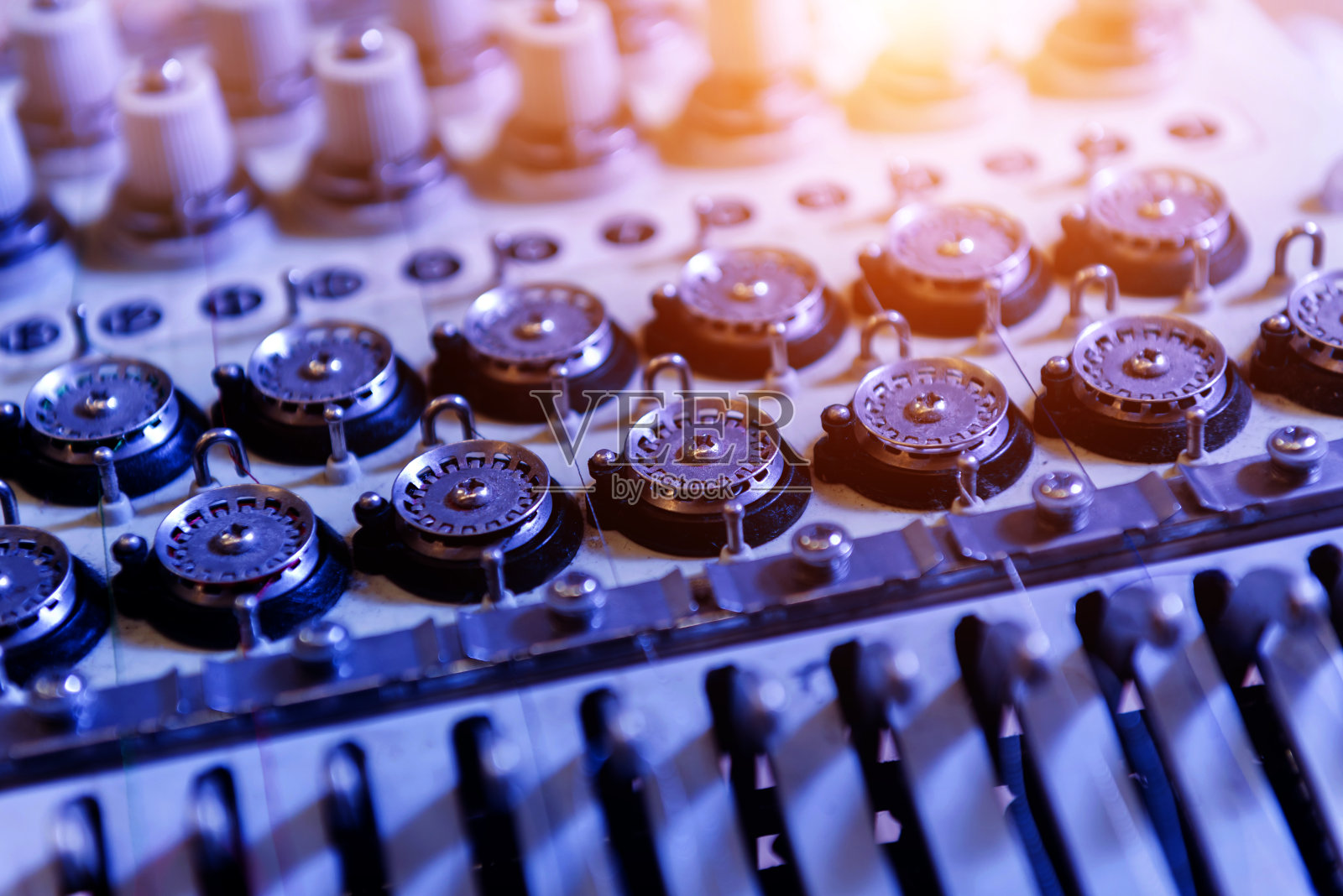 纺织业生产线。纺织工厂。调整工作流程照片摄影图片