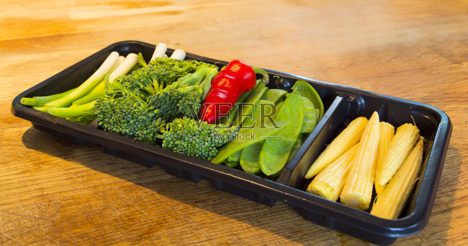 新鲜蔬菜托盘照片摄影图片