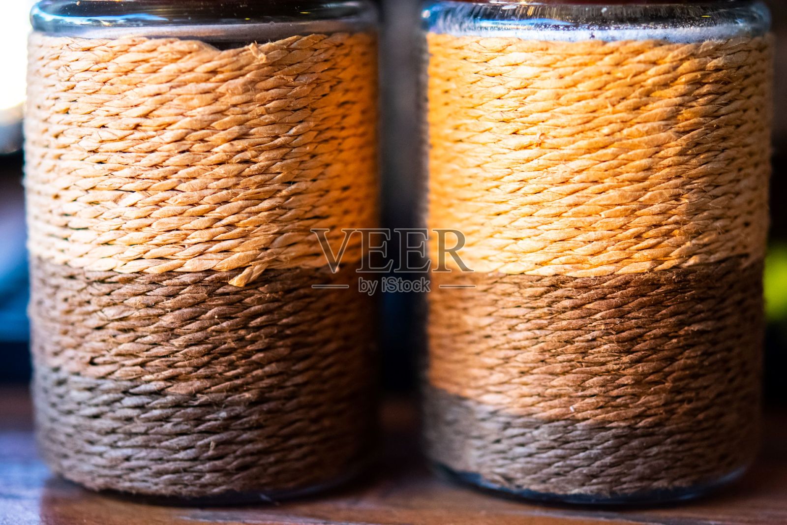 乡村风格的盐和胡椒瓶照片摄影图片