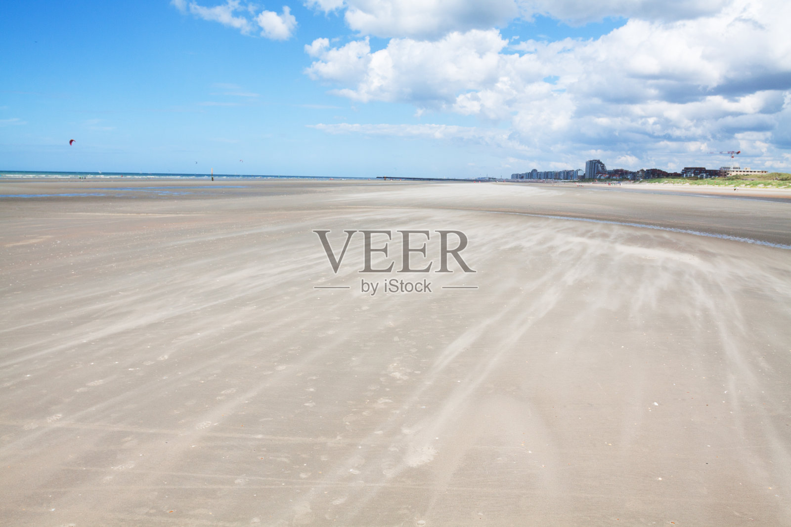 风吹过比利时尼厄波特的沙滩照片摄影图片