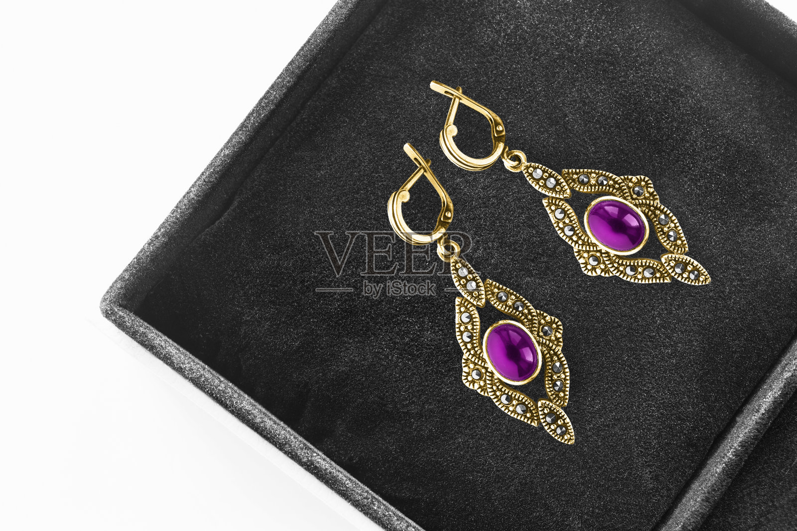 盒子里的耳环照片摄影图片