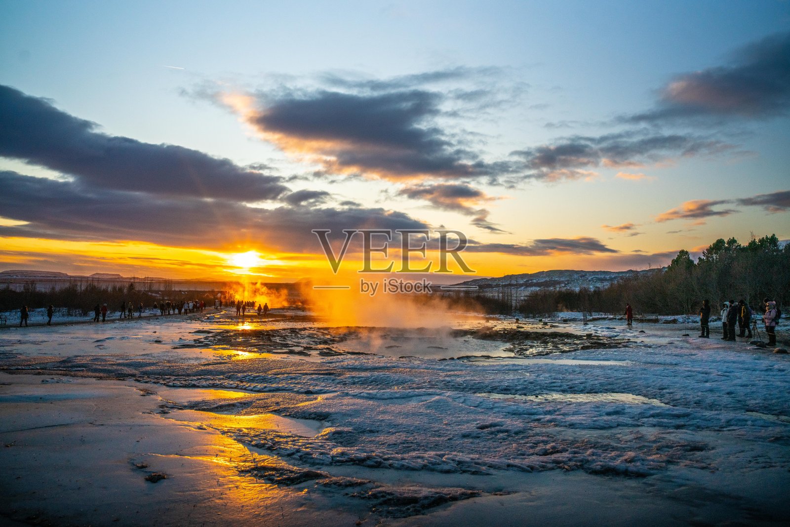 冰岛的大间歇泉照片摄影图片