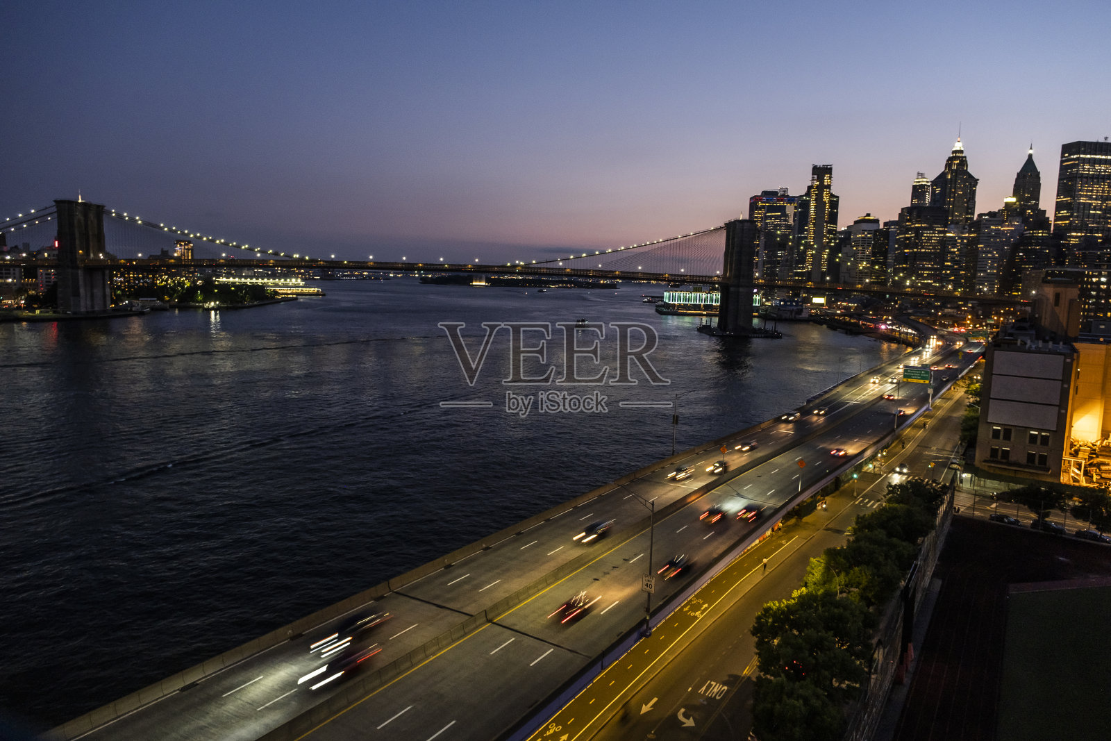 城里的夜间高速公路照片摄影图片