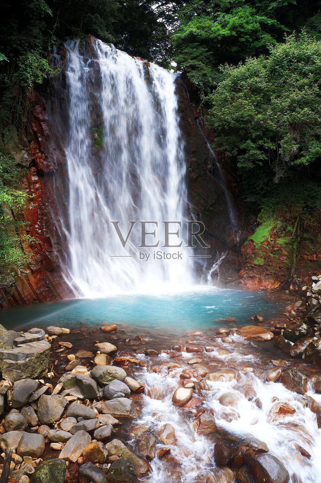 日本雾岛的Maruo瀑布照片摄影图片