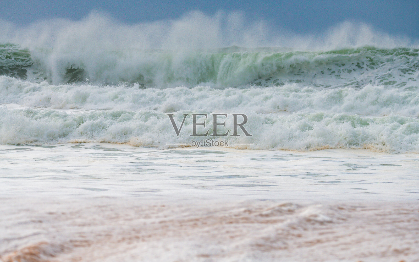 海边向南涌动照片摄影图片