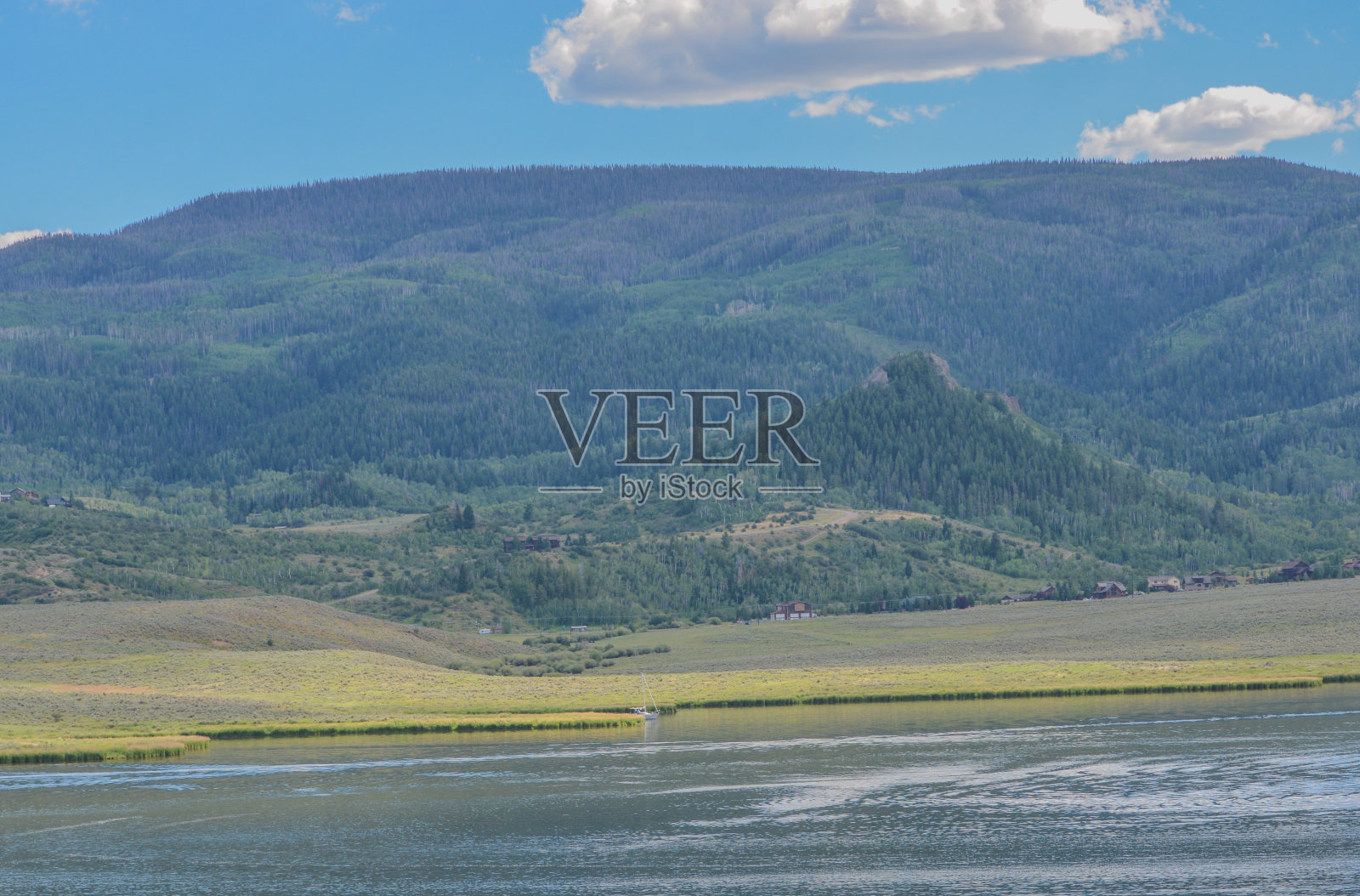 科罗拉多落基山脉的驿站水库的美丽景色。照片摄影图片