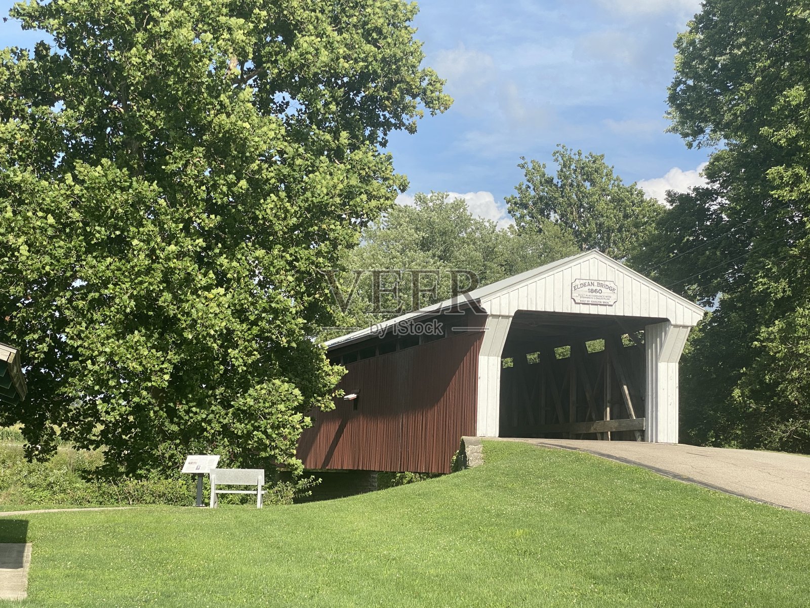 俄亥俄州的有顶桥照片摄影图片