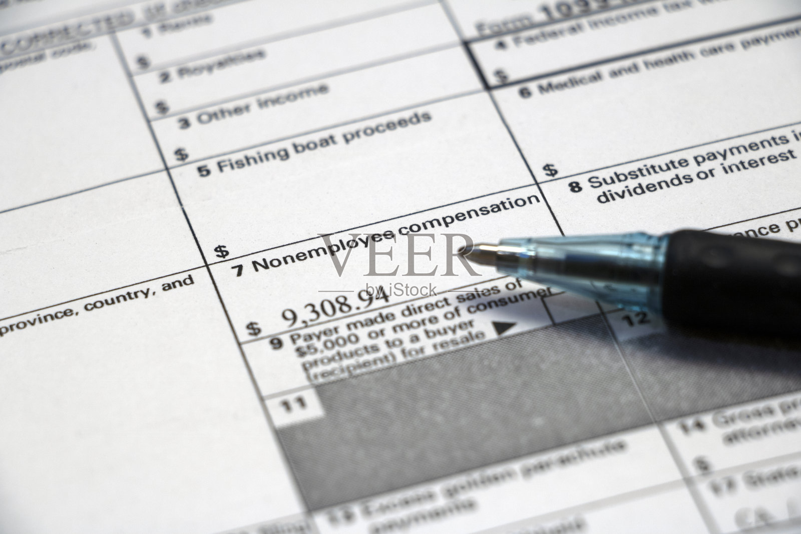 特写1099MISC上的“非雇员补偿”照片摄影图片