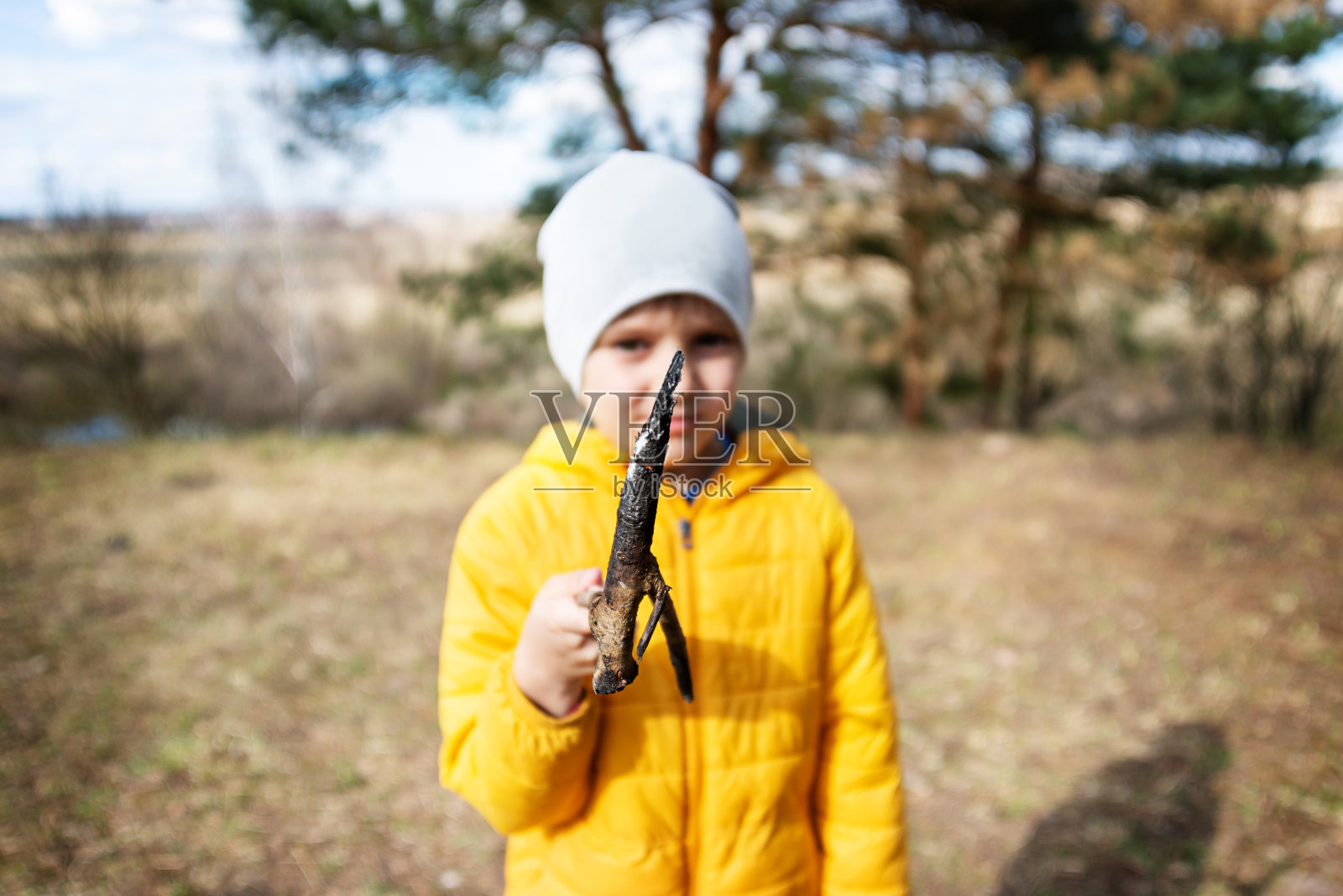 家人在大自然中旅行和散步照片摄影图片