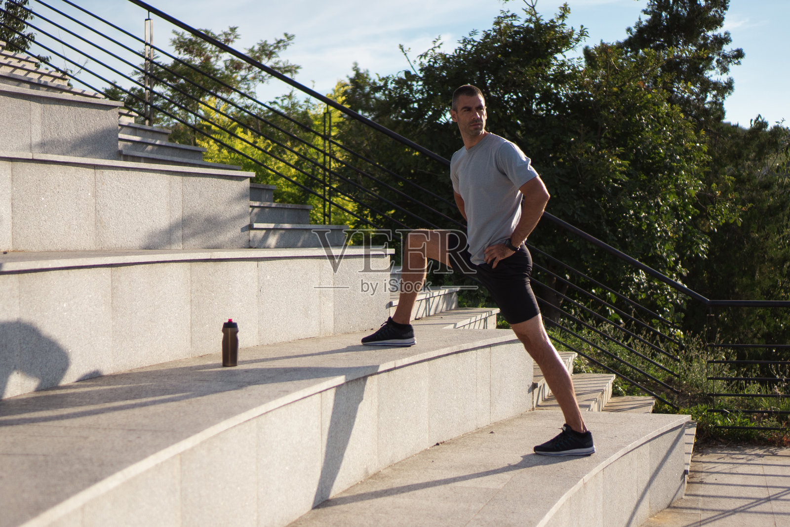 日落时分的户外锻炼照片摄影图片