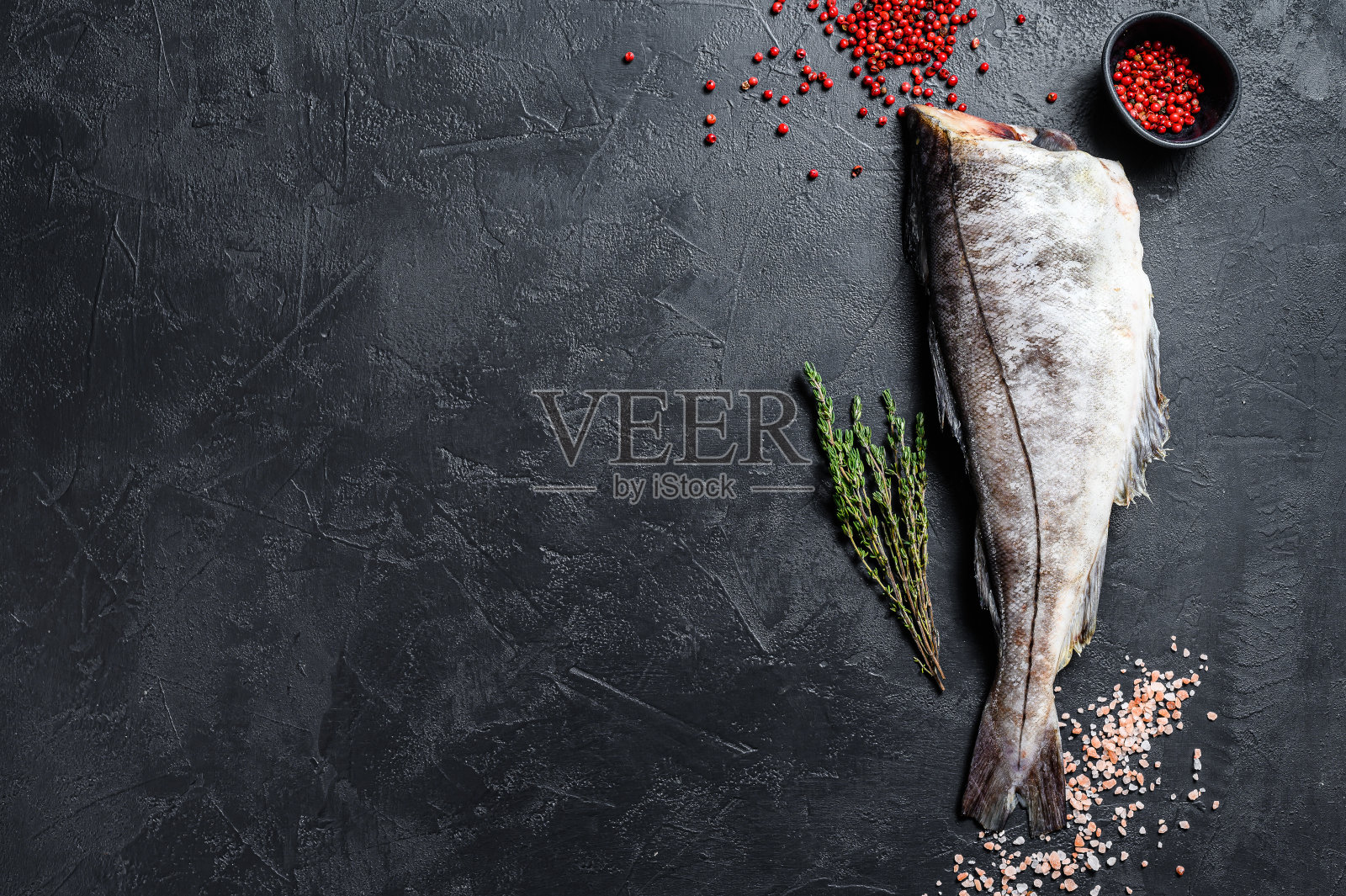 没有头的生黑线鳕黑色背景。前视图。本空间照片摄影图片