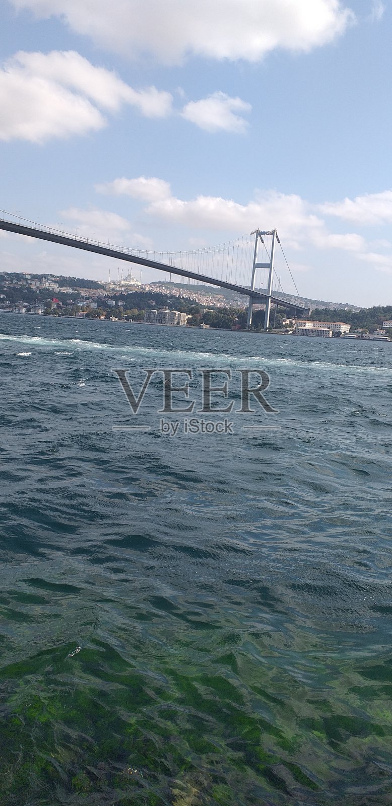 横跨博斯普鲁斯海峡照片摄影图片