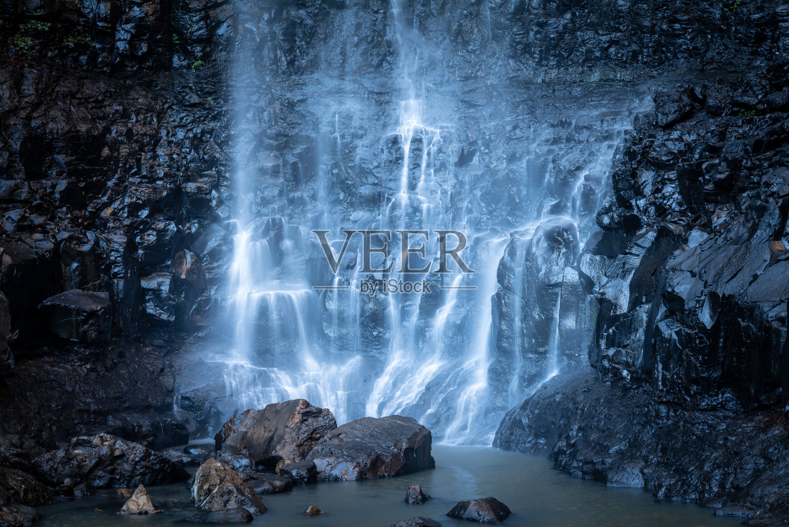 椽将溪瀑布照片摄影图片