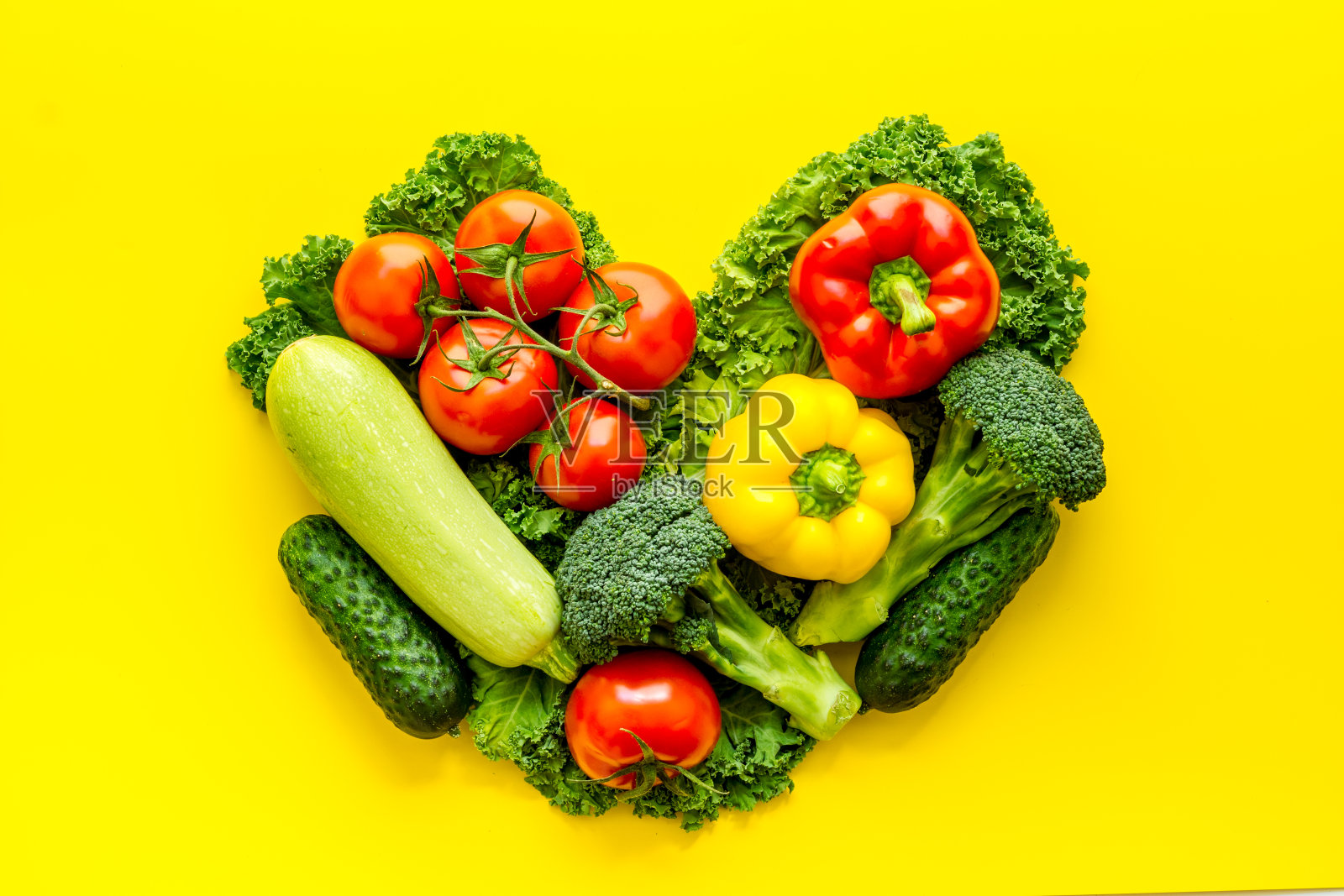 背景的蔬菜。新鲜农产品-夏季收获，俯视图照片摄影图片