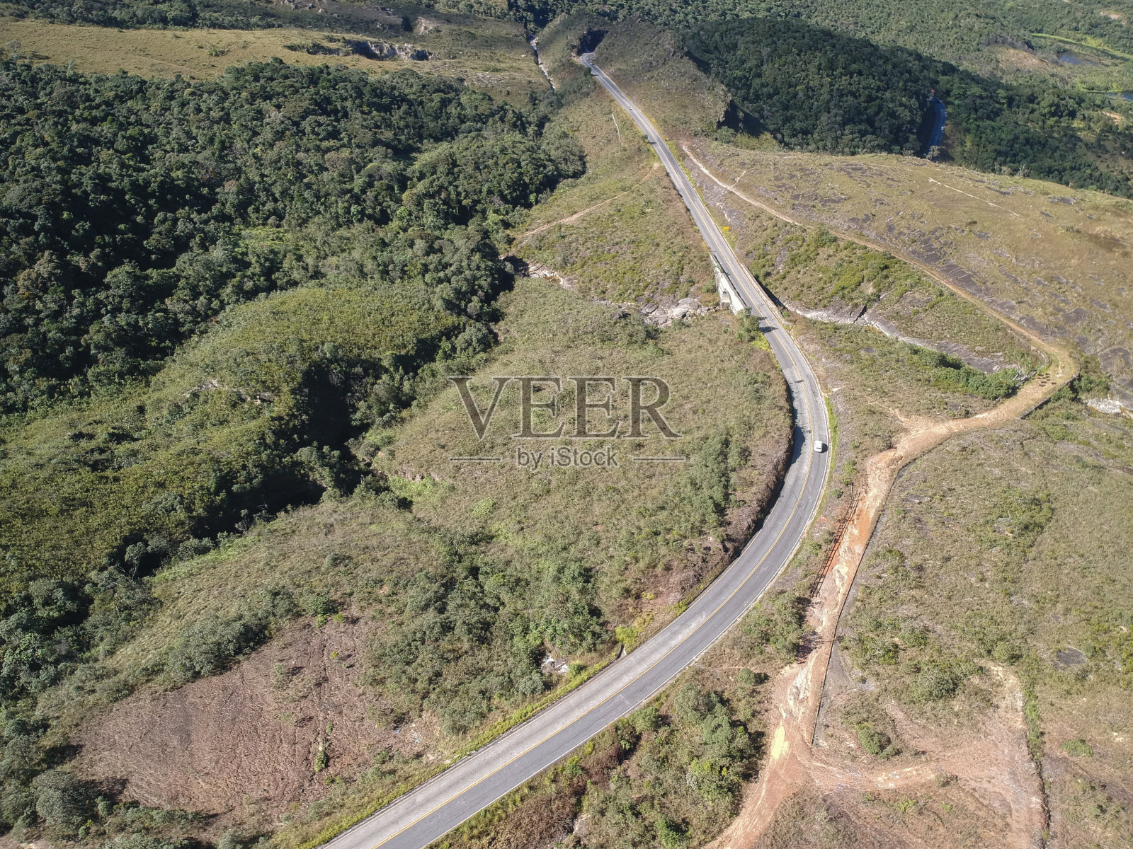 米纳斯吉拉斯州巴西高速公路鸟瞰图照片摄影图片