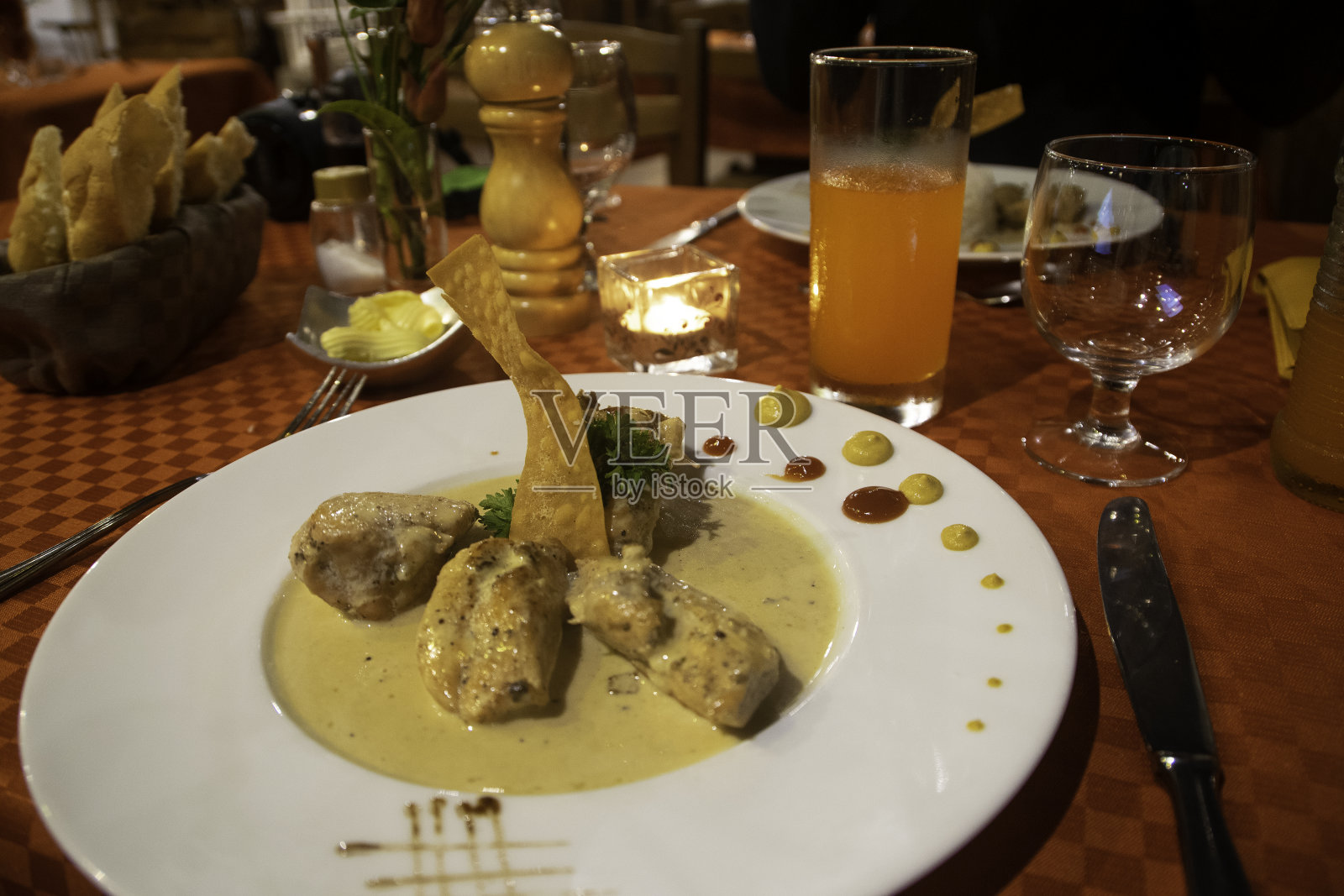 在马达加斯加的餐馆里做饭照片摄影图片