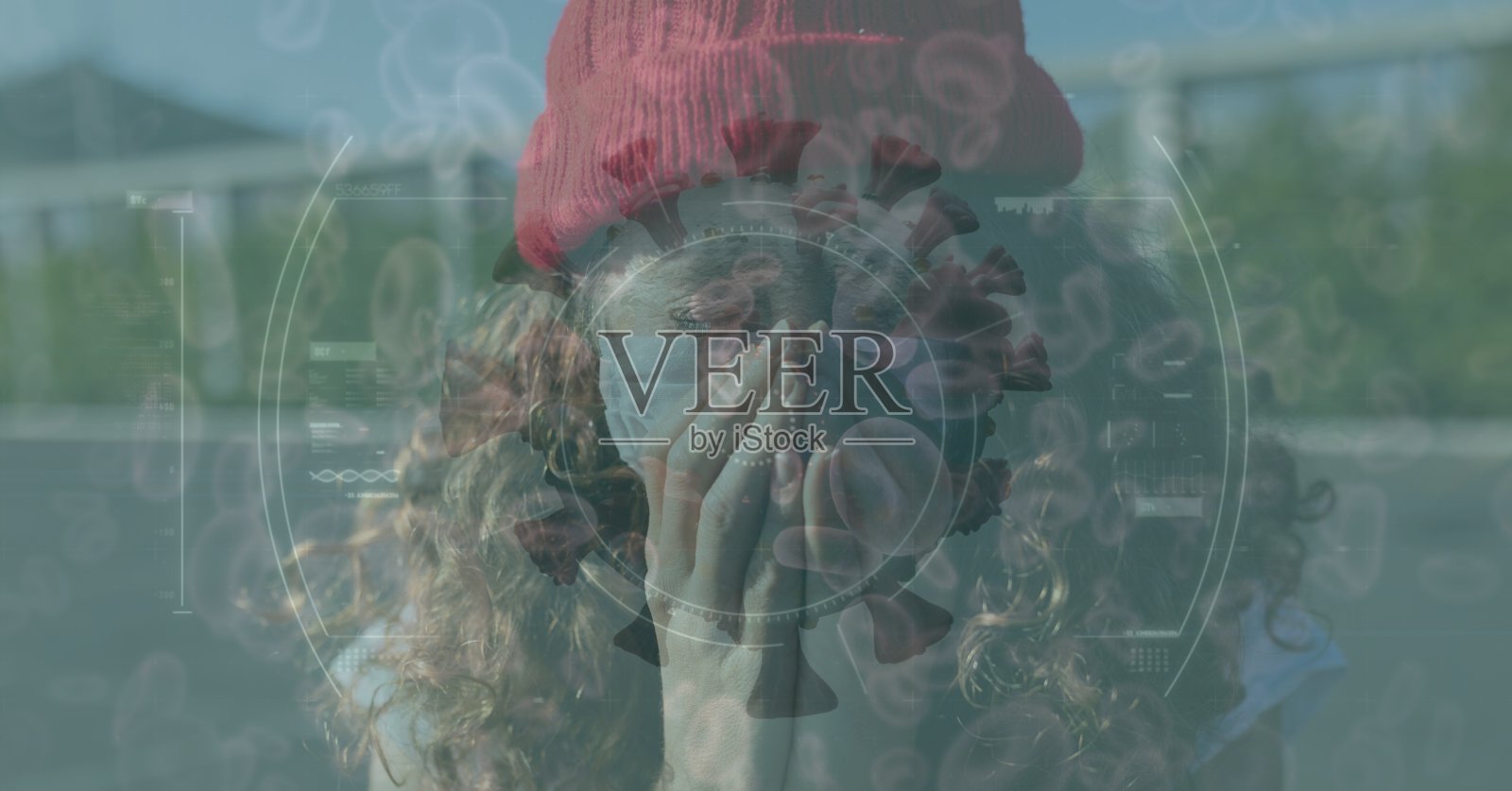 对戴口罩打喷嚏的妇女进行Covid-19细胞范围扫描照片摄影图片