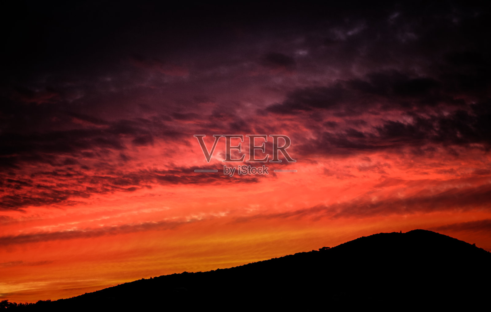 阿尔加维山坡上夏日的落日照片摄影图片