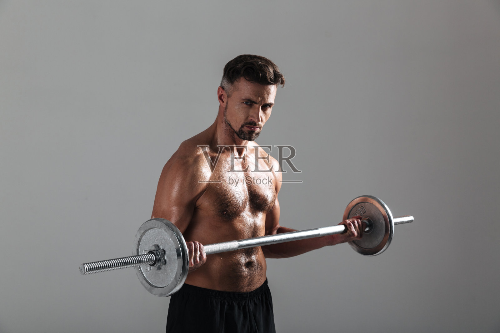 一个自信成熟的运动员的肖像照片摄影图片