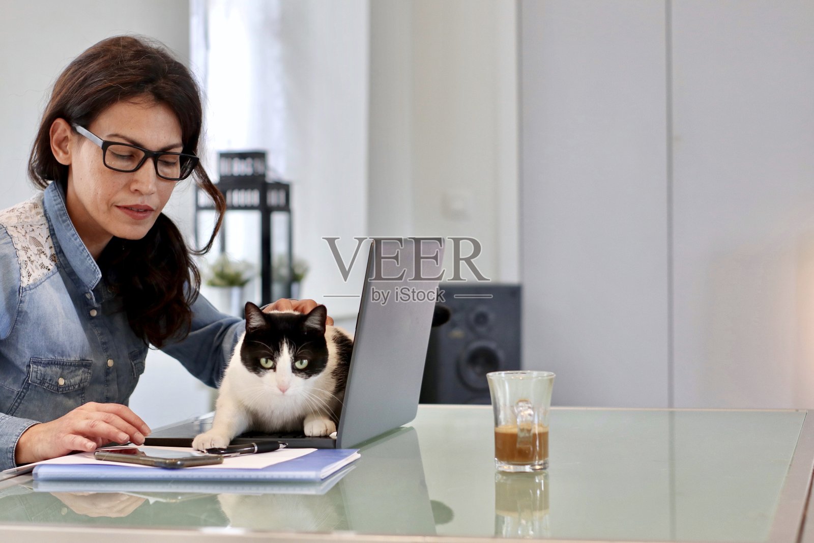 在家工作照片摄影图片