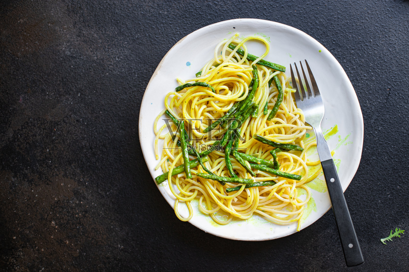 意大利面条绿豆芦笋酱奶酪意大利面第二道菜素菜一份大小俯视图文字拷贝空间照片摄影图片