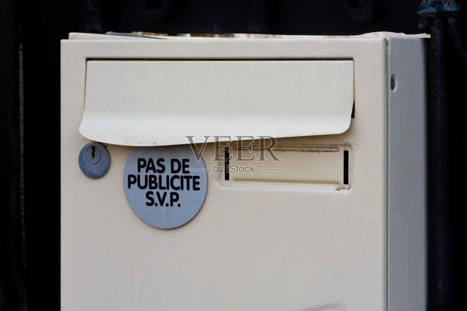 信箱上用法语写着:“请勿刊登广告”。法国照片摄影图片