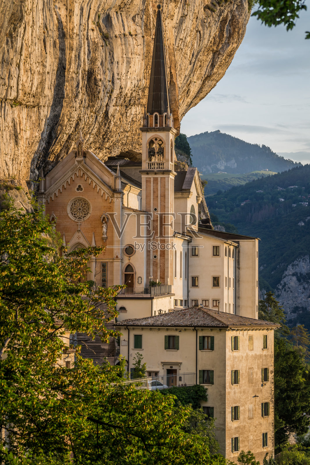 圣母德拉科罗娜圣殿，意大利照片摄影图片