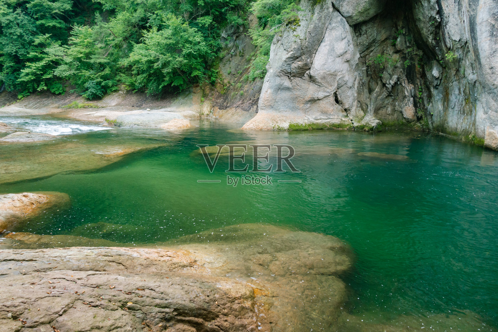 绿水宁静，大自然之美照片摄影图片