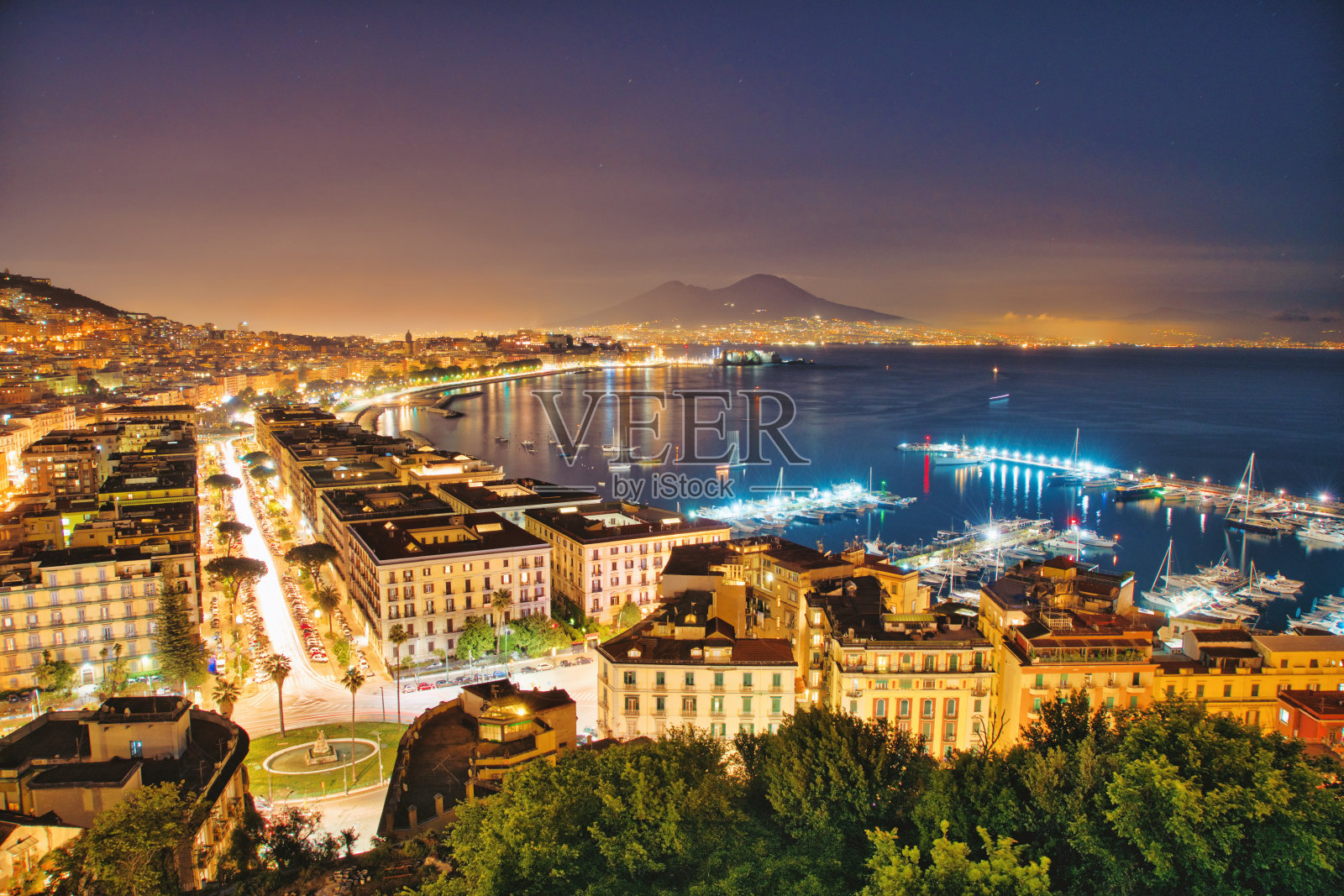 那不勒斯-坎帕尼亚-意大利-维苏威火山-夜照片摄影图片