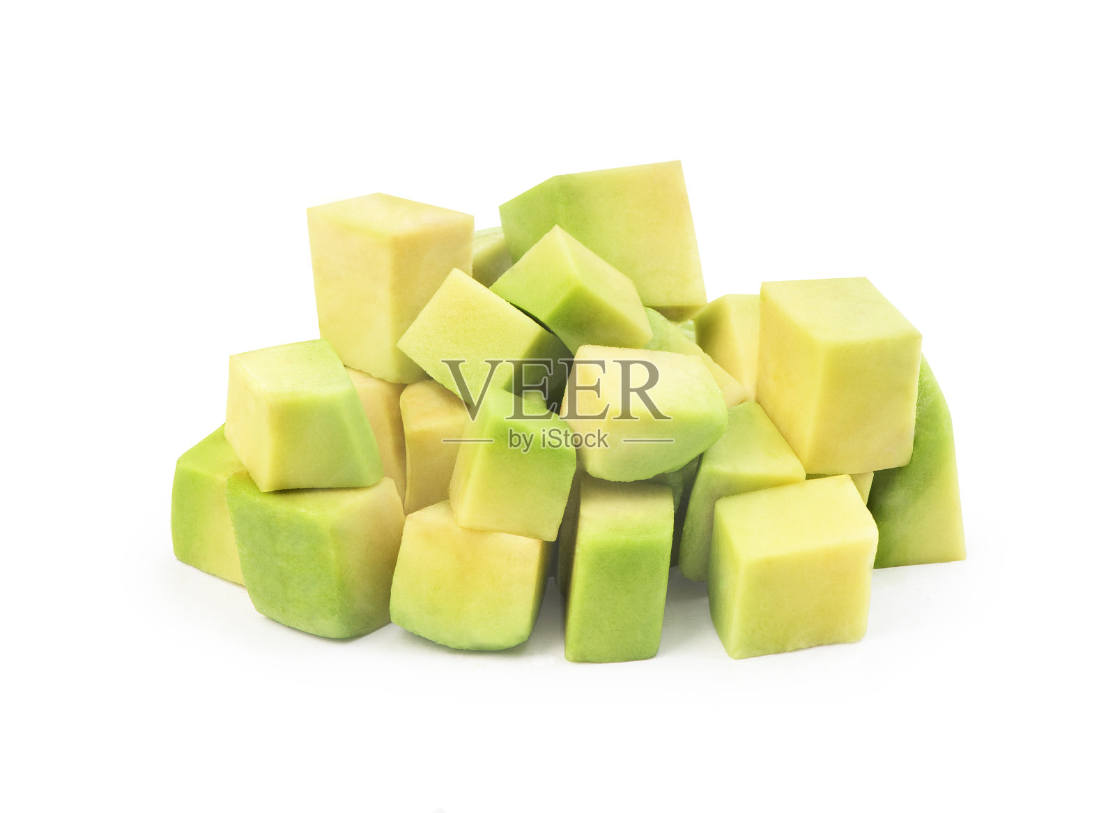 白色背景上的牛油果丁照片摄影图片