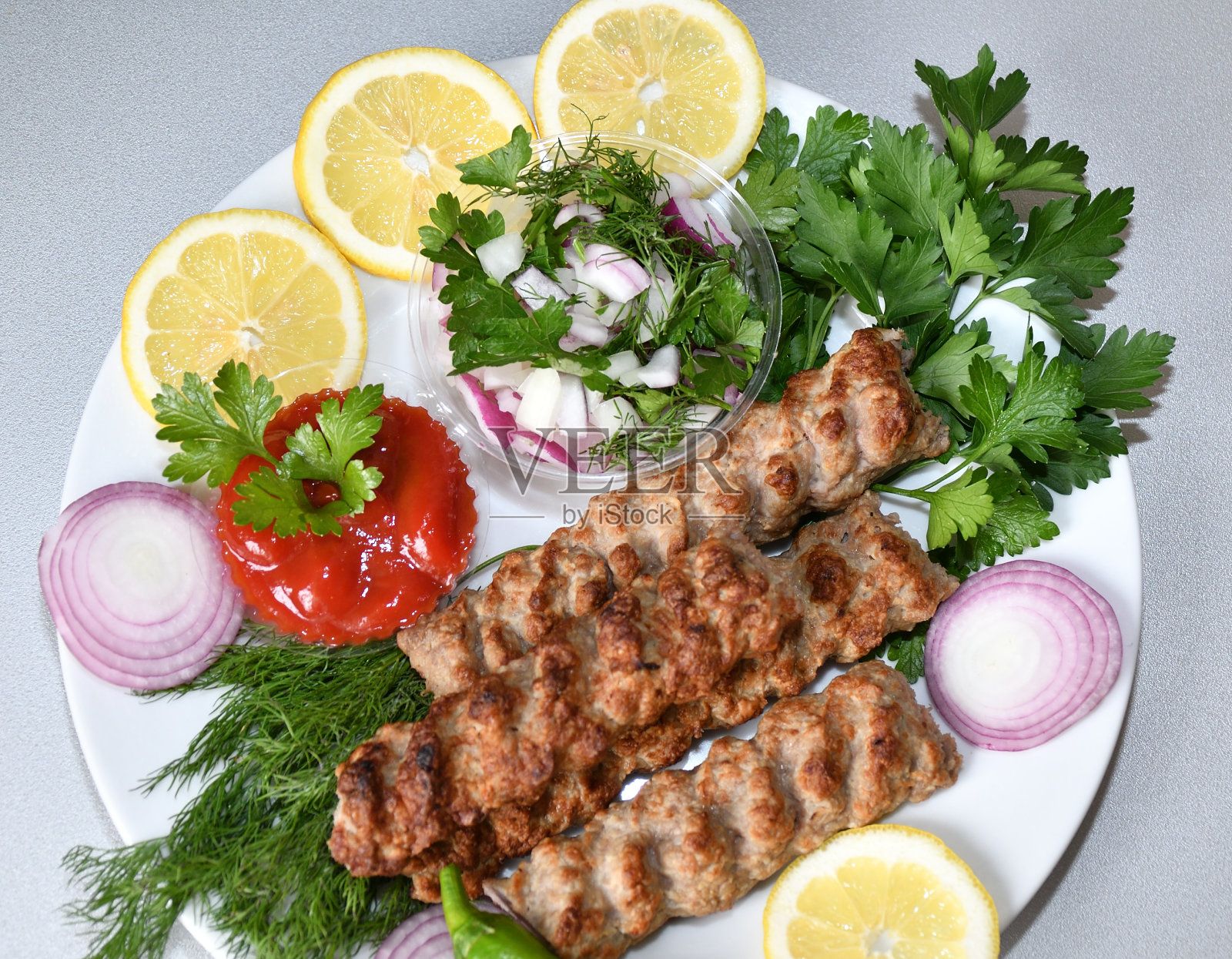 地中海风味的卢拉烤肉串照片摄影图片