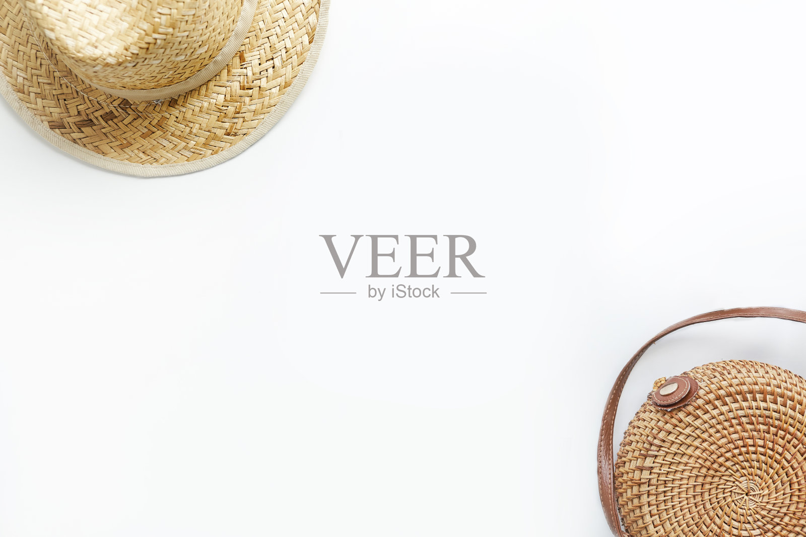 夏季服装。女性，夏日街头风格。女士的框架配件照片摄影图片