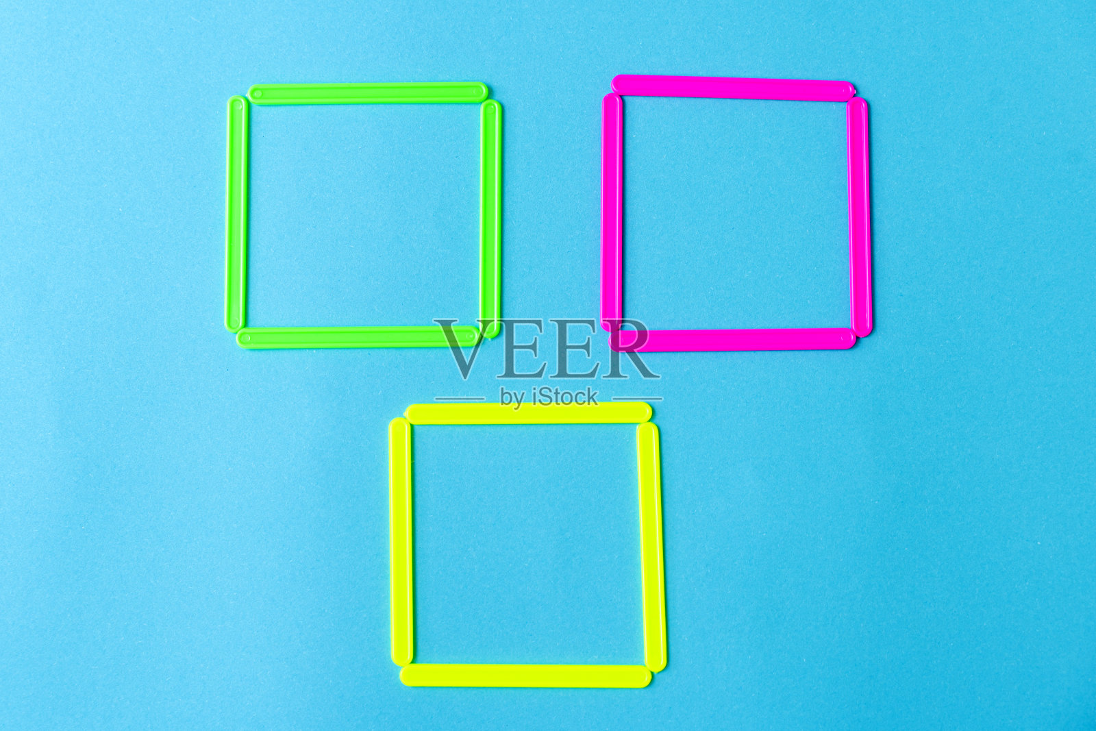 三方格的计数塑料棒，专为教幼儿计数而设计照片摄影图片