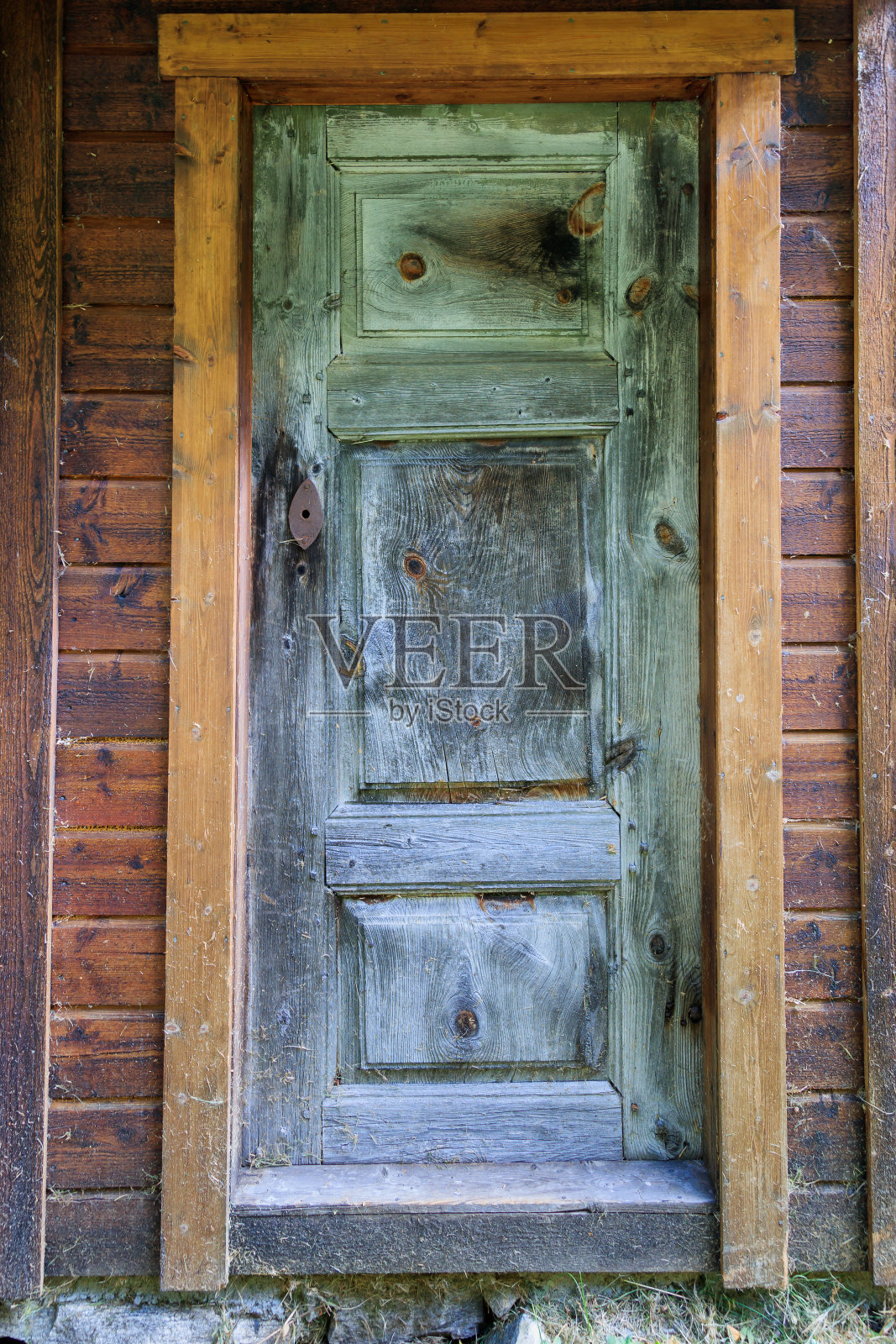 古老的风化单入口大门照片摄影图片