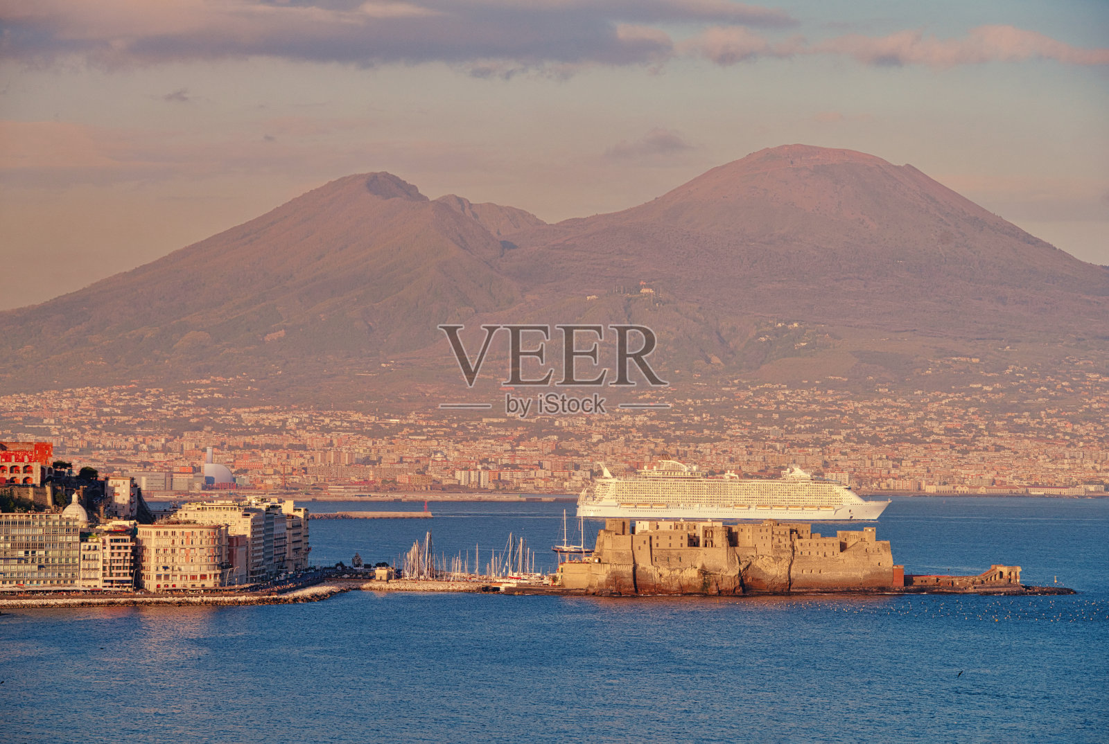 维苏威火山那不勒斯城堡意大利照片摄影图片