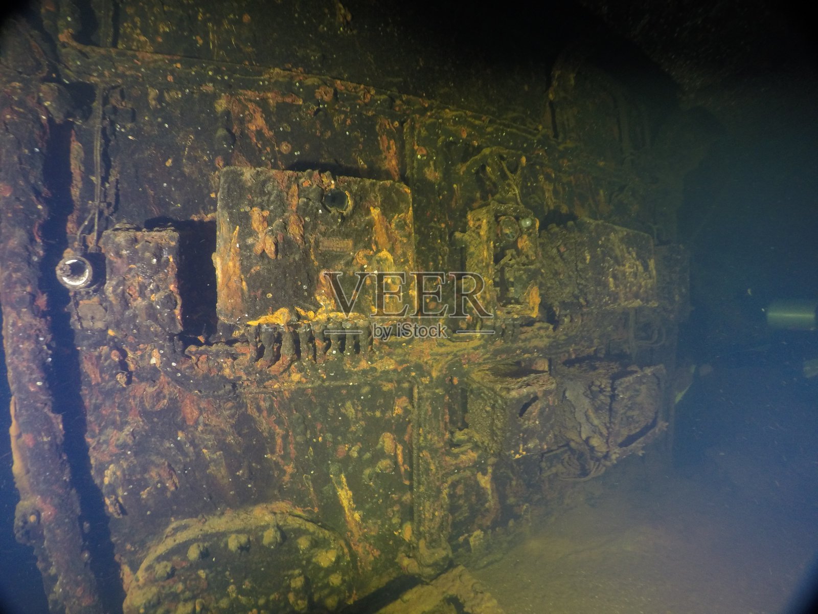 著名的沉船藤川丸在特鲁克泻湖照片摄影图片