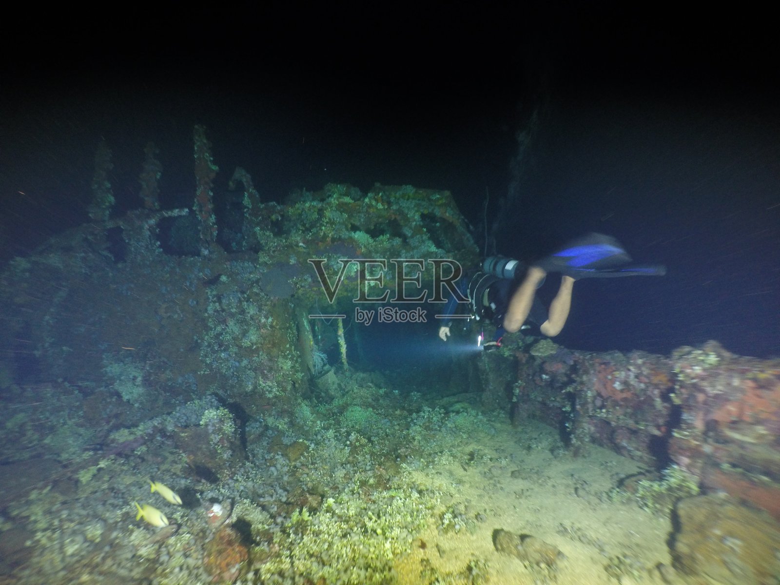 著名的沉船藤川丸在特鲁克泻湖照片摄影图片