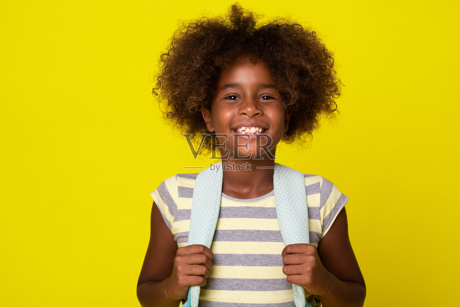 一个可爱的女学生的肖像准备上学照片摄影图片