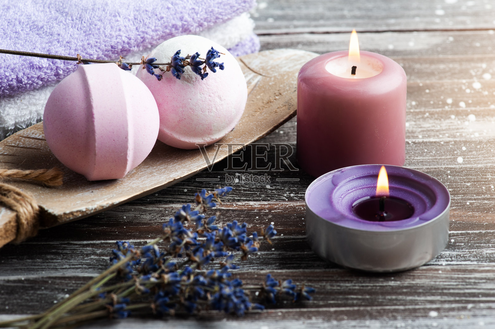 香草香薰浴炸弹在温泉照片摄影图片