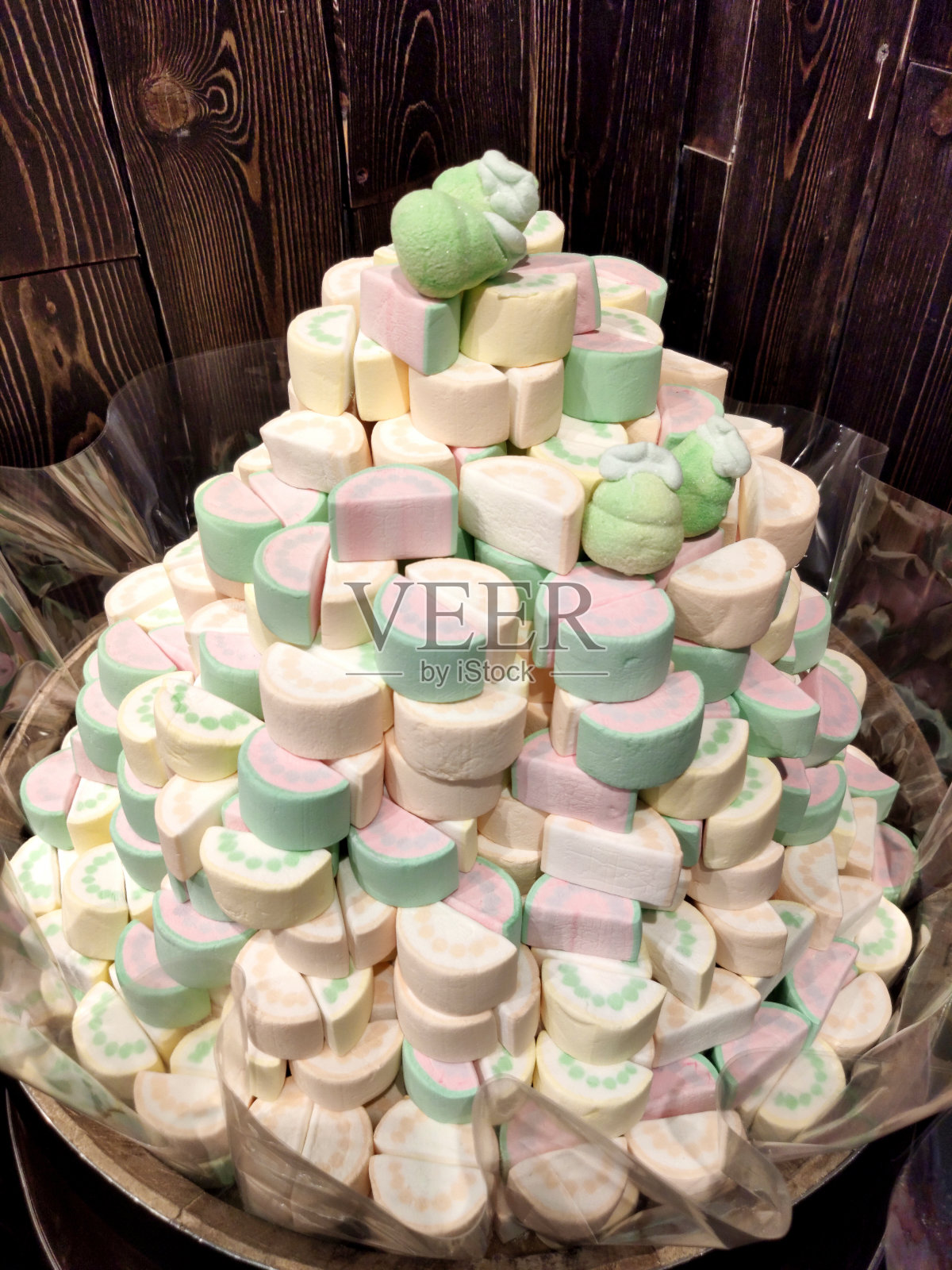 五彩缤纷的美味糖果在面点店大量出现照片摄影图片