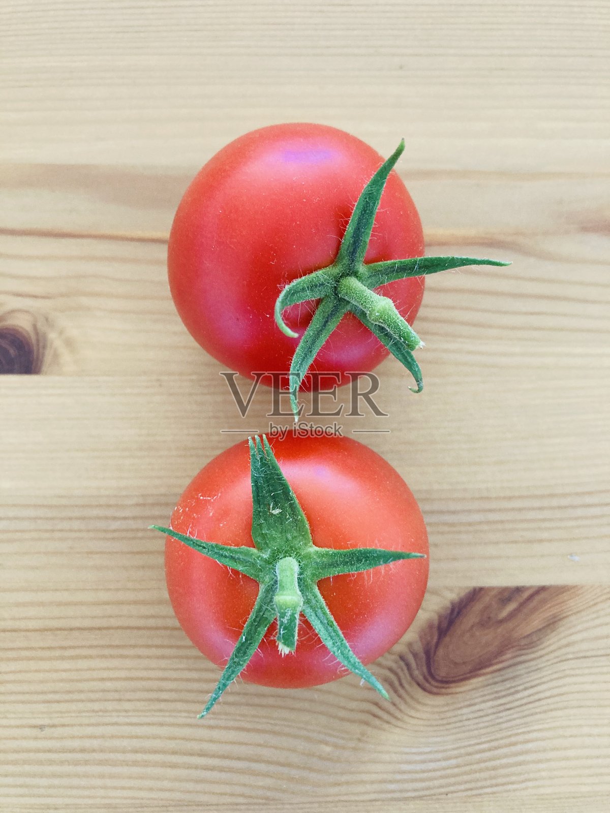 两个红色的西红柿照片摄影图片