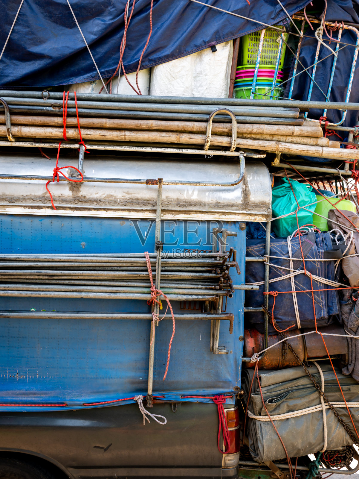 载货小货车的侧面照片摄影图片