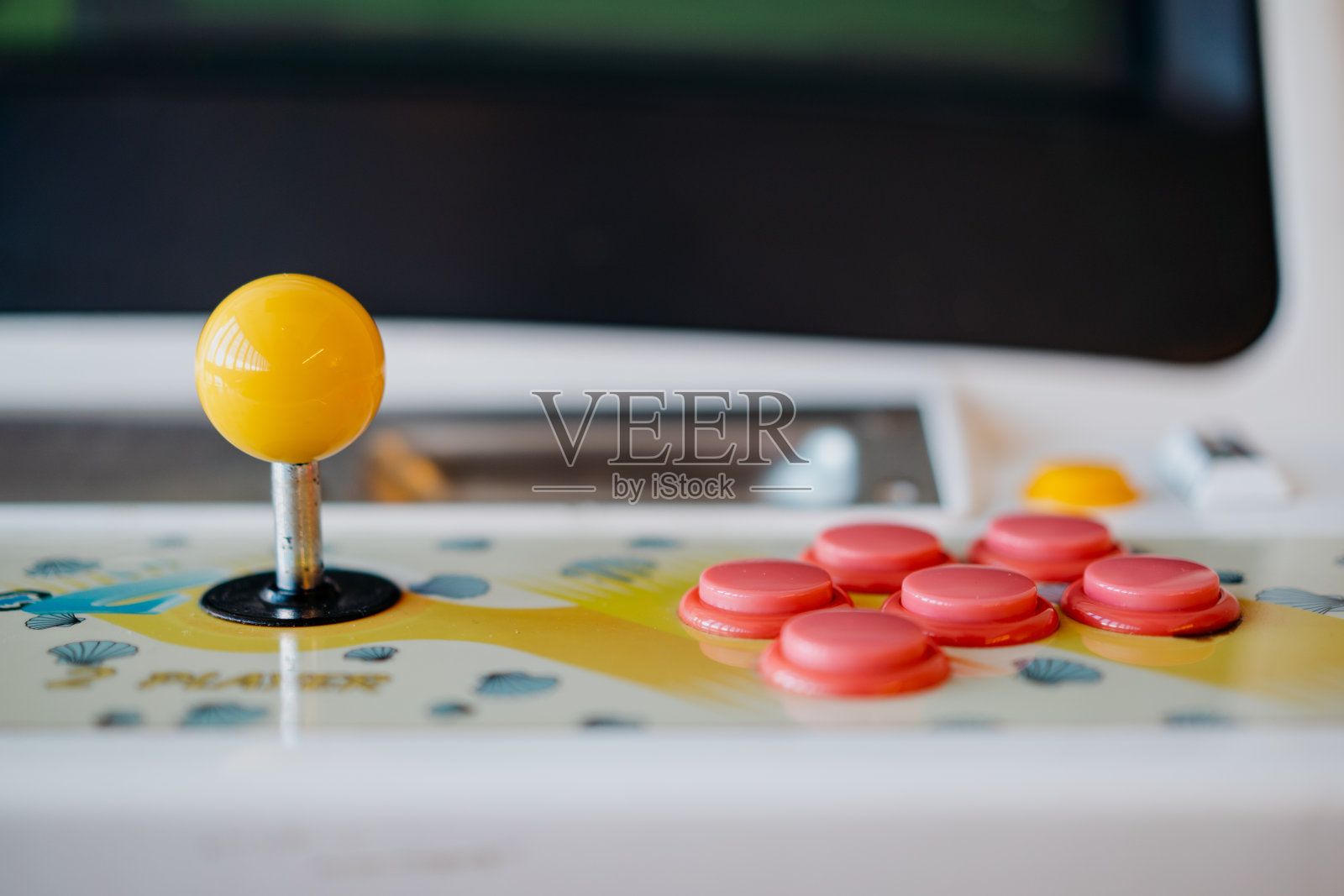 电玩机上的操纵杆和按钮照片摄影图片